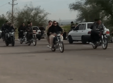 موتورسواری دو دختر در دزفول