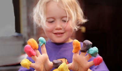 خطرات ناشی از خمیر بازی برای کودکان