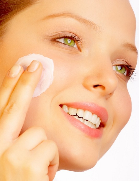 پاک کردن آرایش با روغن های طبیعی